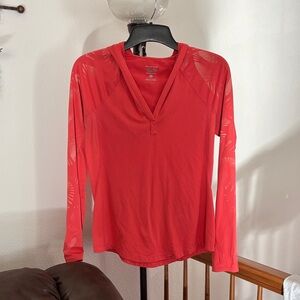 Mountain hardwear long sleeve pullover with hood
